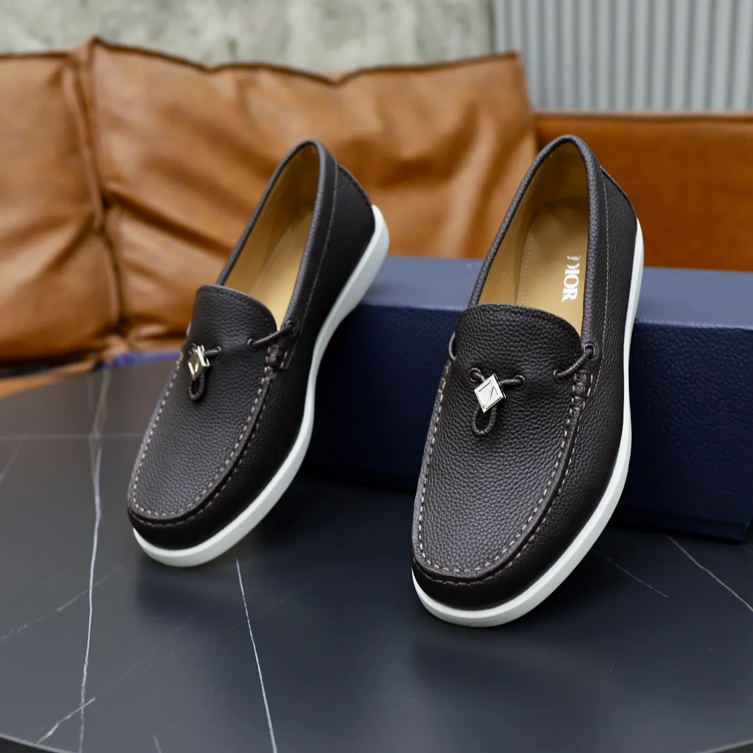 Ex-factory price: 540🙅‍♂️🙅‍♂️🙅‍♂️ Brand: Dior DIOR Standard code: Men's code 38/44 (45 can be customized) Grade: Same as the official website Material: Original cowhide stitching, cowhide lining, original TPU wear-resistant soft outsole Style categories: Leisure and sports version, footwear for driving, young fashion, European and American trends, British style Color: actual picture color